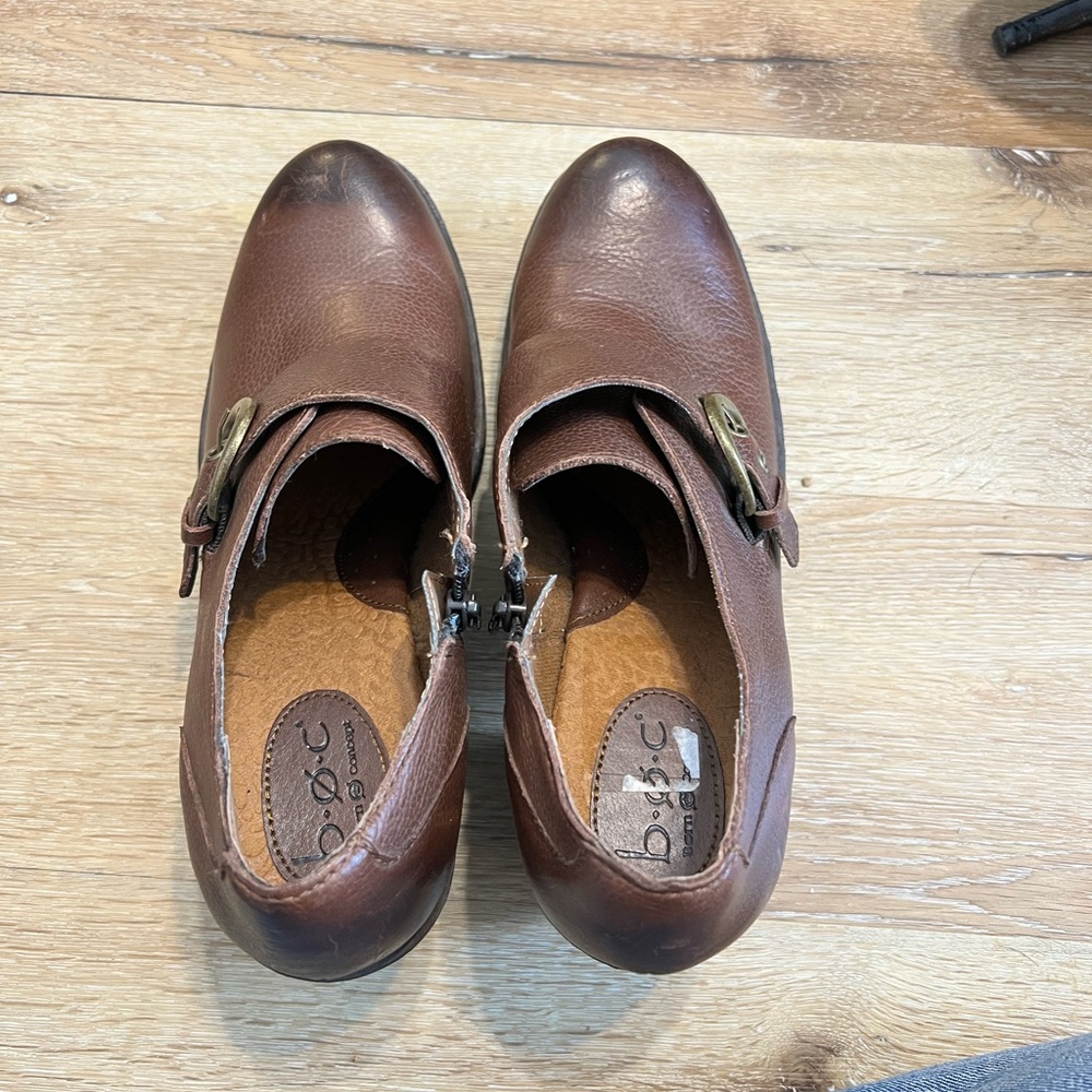 Women’s size 11 BOC clogs